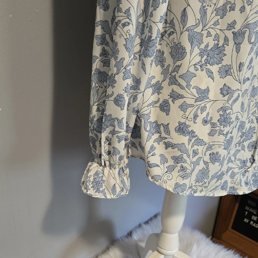 Chic Blue Floral Women's Blouse - Picture 7 of 8
